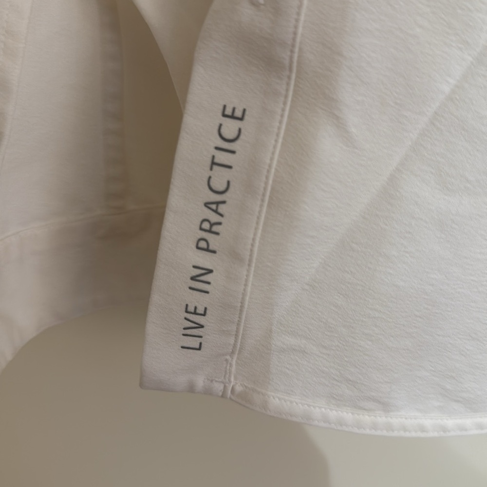 Lululemon full day ahead  Long Sleeve Buttondown Shirt in WHITE. Size 8 no Tag - Picture 5 of 6